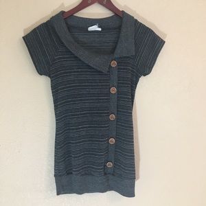 Medium charcoal gray faux button shirt sleeved top